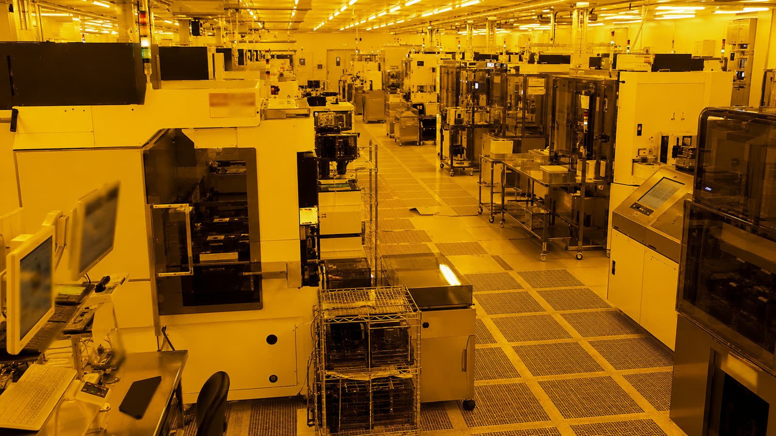 Yellow-light lithography and patterning area